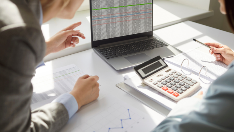 Los beneficios de la pericia contable en la gestión empresarial son resaltados por Carlos Eduardo Rosalba Padilha.