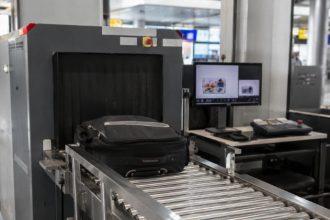 Seguridad aeroportuaria en Chile: lecciones estratégicas ante las vulnerabilidades en zonas restringidas