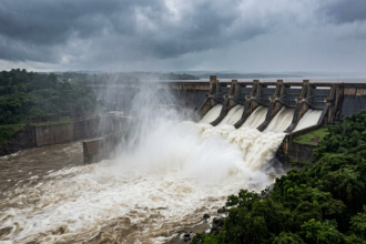 Itaipú abre el vertedero por lluvias intensas: qué significa para Paraguay, Brasil y la frontera