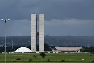 Vista do Congresso Nacional do Brasil, em Brasília, com sua arquitetura modernista.